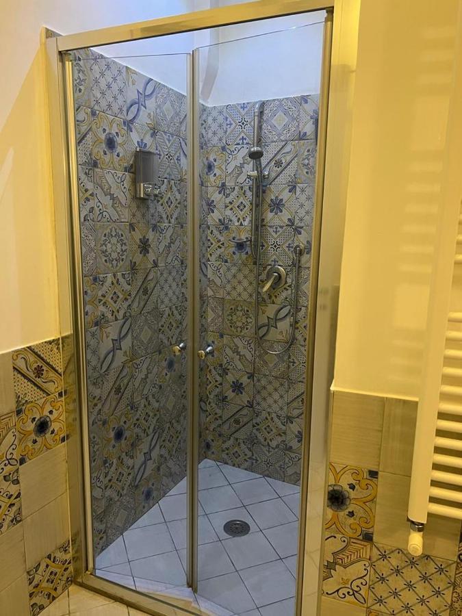 Ferienwohnung Casa Gaia A Due Passi Dal Duomo Neapel Exterior foto