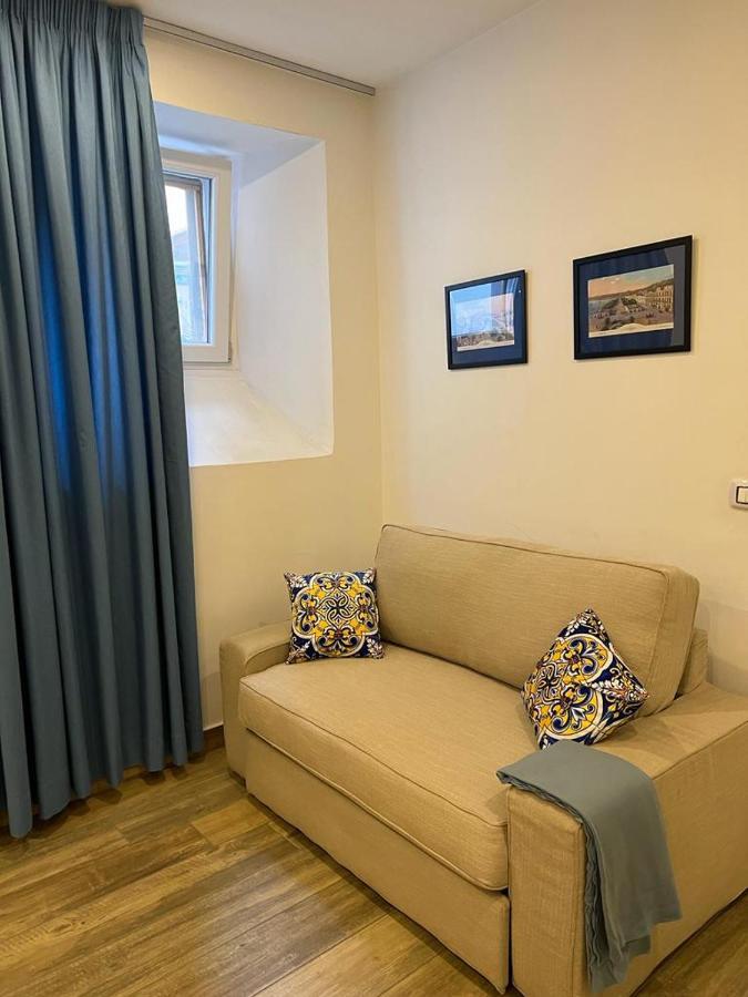Ferienwohnung Casa Gaia A Due Passi Dal Duomo Neapel Exterior foto
