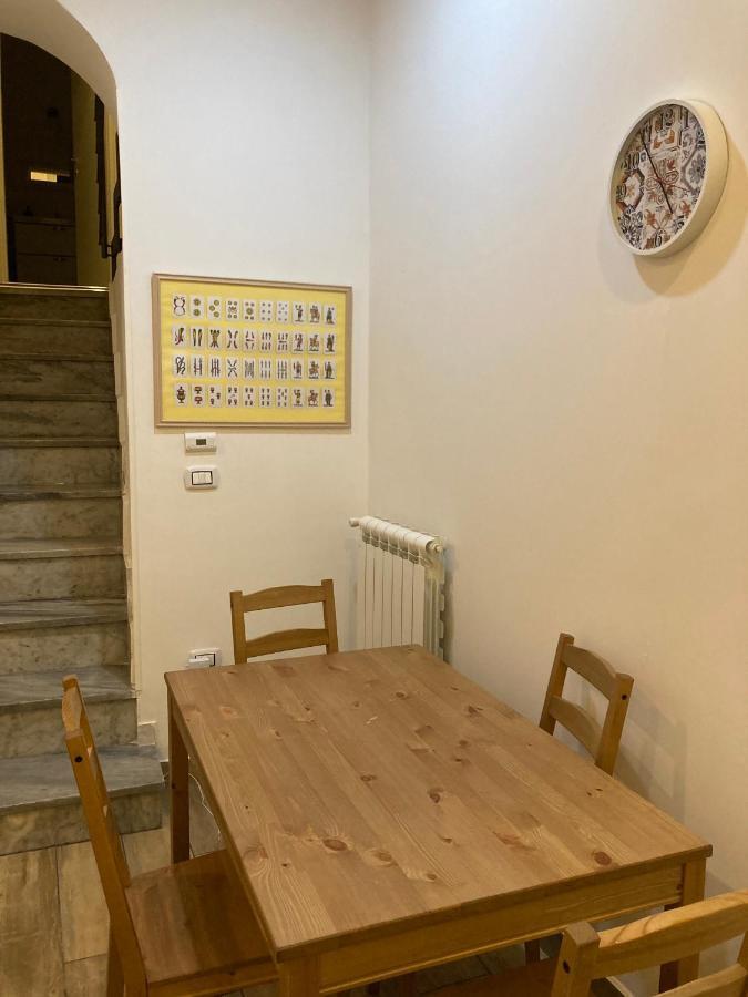 Ferienwohnung Casa Gaia A Due Passi Dal Duomo Neapel Exterior foto
